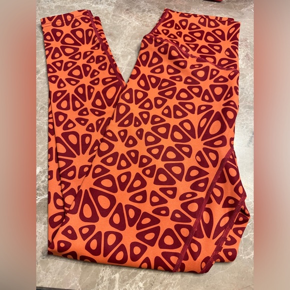 Vitality and Cosmopolitan Collaboration Leggings - Picture 2 of 6